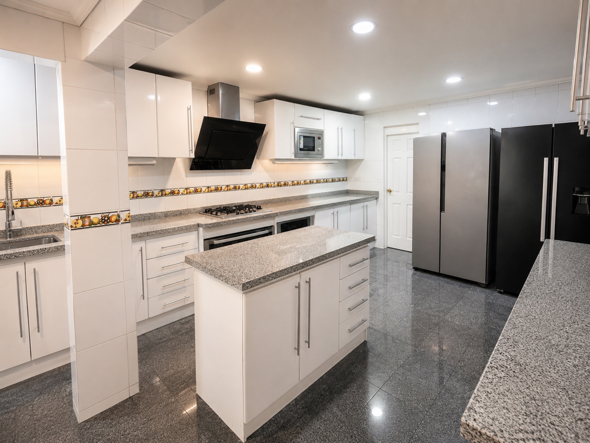 Casa en García Pica · mármol, piscina temperada y máxima seguridad — miniatura 12