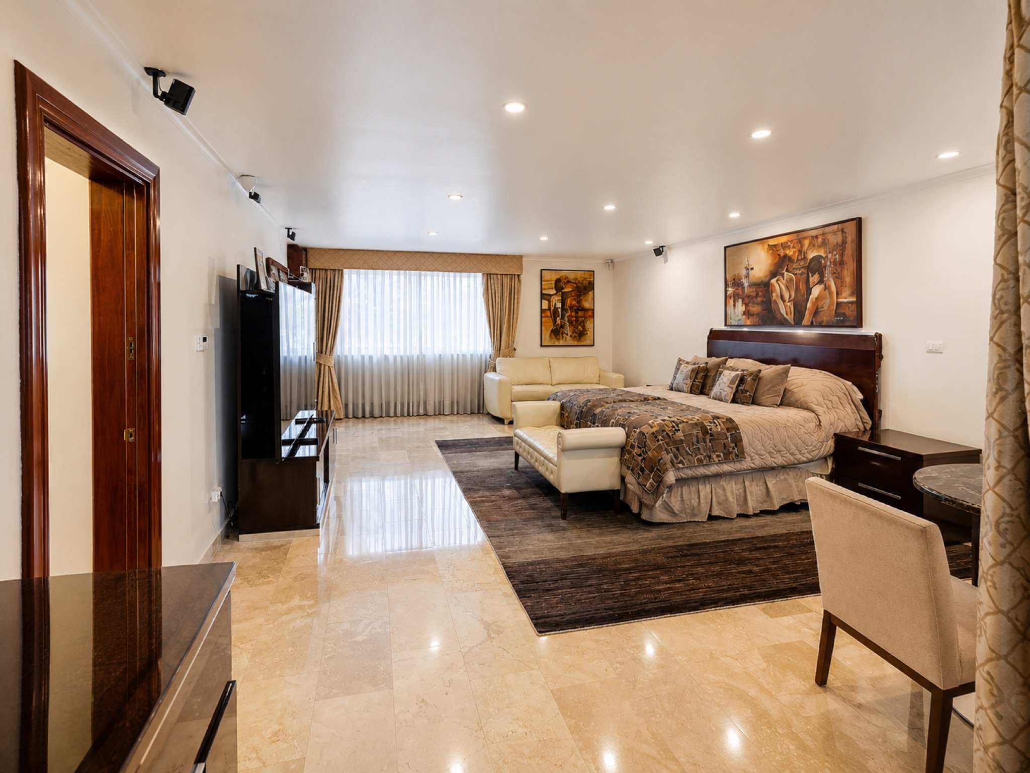 Casa en García Pica · mármol, piscina temperada y máxima seguridad — miniatura 17