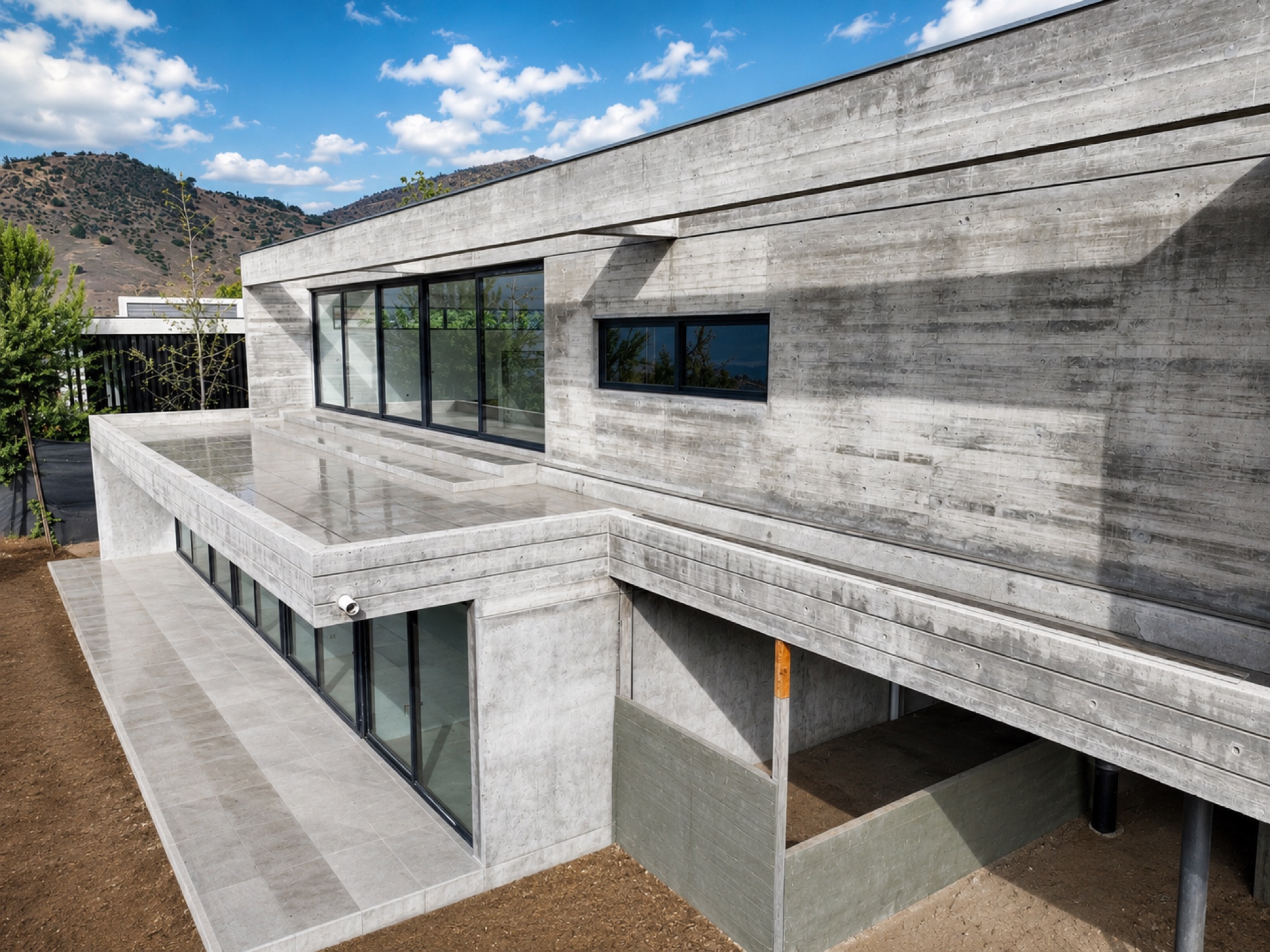 Casa contemporánea de hormigón con vista al valle · Manquecura, Lo Barnechea — miniatura 7