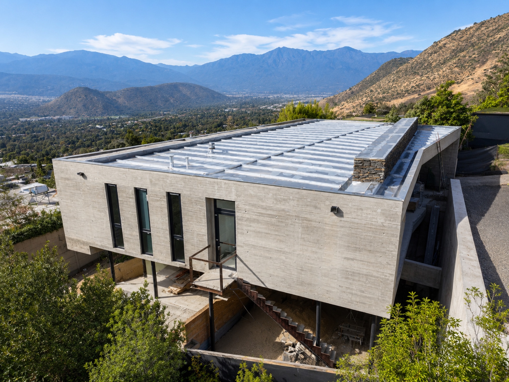Casa contemporánea de hormigón con vista al valle · Manquecura, Lo Barnechea — miniatura 8