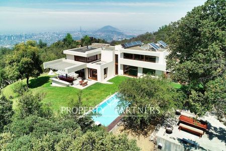 Moderna · eficiencia energética e impresionantes vistas a Santiago y al Manquehue — miniatura 2